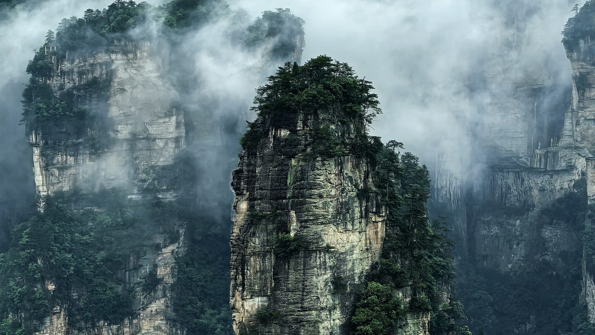 Yuanjiajie sandstone pillars after rain